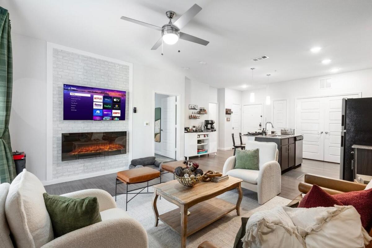 Regal Hideaway - Luxury Gated 1br With Pool And Gym - Pets Allowed Gated San Antonio