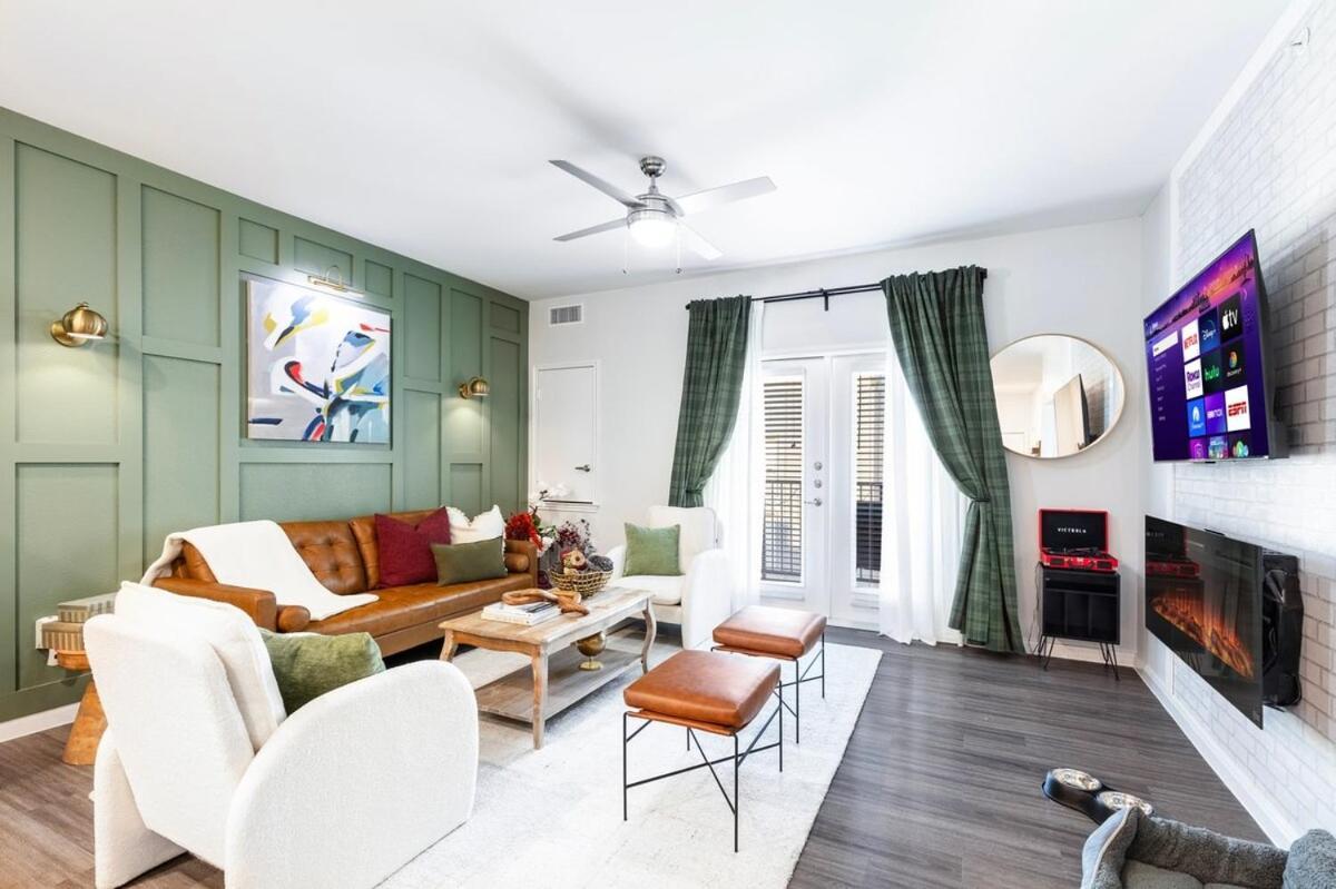 Regal Hideaway - Luxury Gated 1br With Pool And Gym - Pets Allowed Gated Apartment *