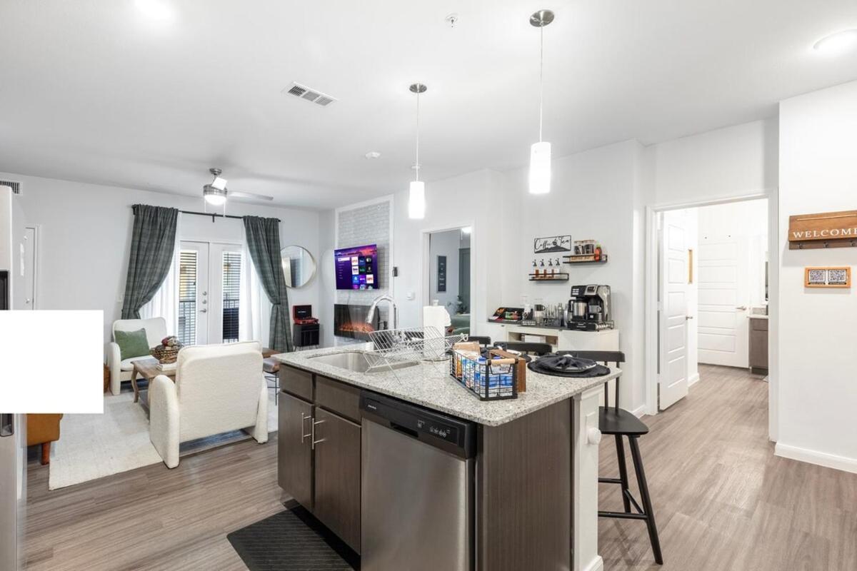 Regal Hideaway - Luxury Gated 1br With Pool And Gym - Pets Allowed Gated San Antonio