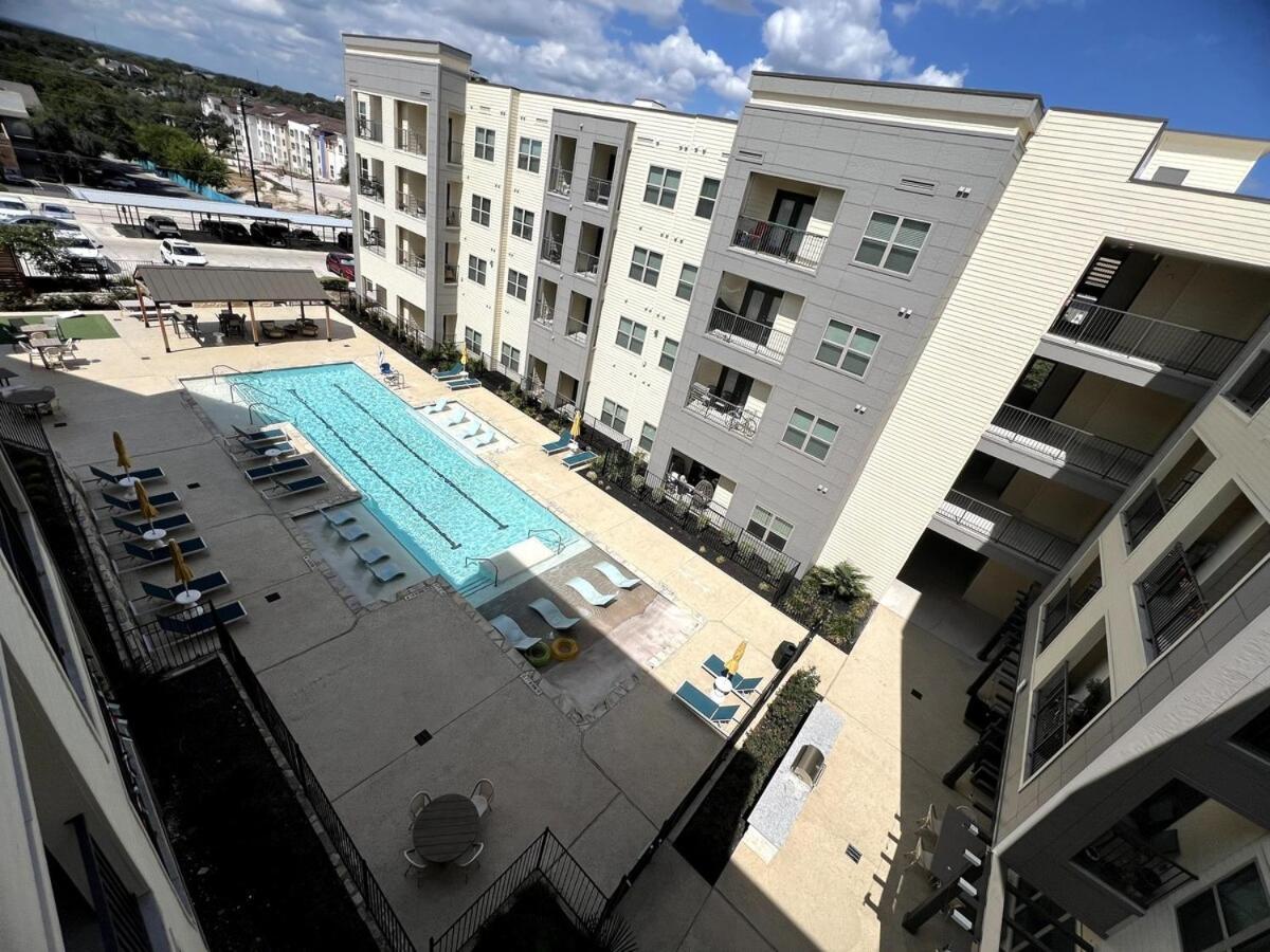 Regal Hideaway - Luxury Gated 1br With Pool And Gym - Pets Allowed Gated San Antonio