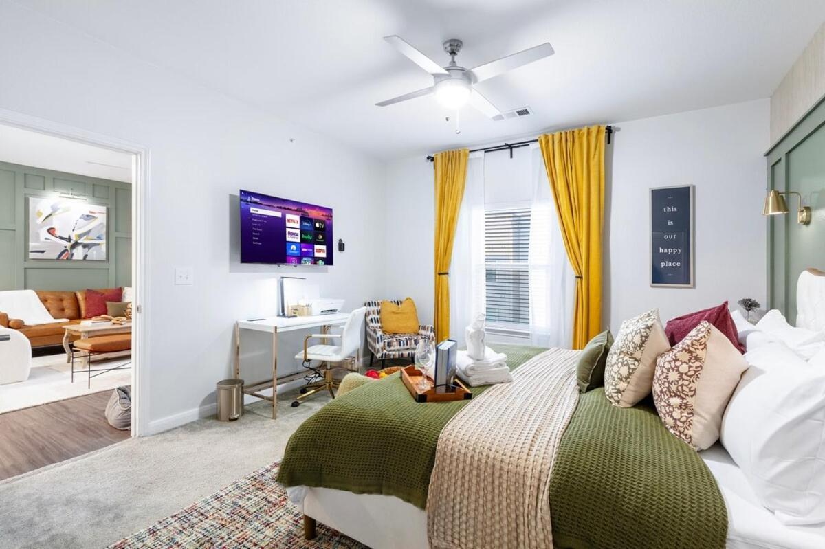 Regal Hideaway - Luxury Gated 1br With Pool And Gym - Pets Allowed Gated Apartment San Antonio